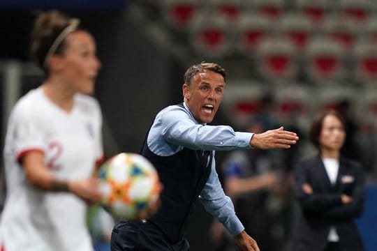 Trainer Phil Neville will mit den englischen Fußball-Frauen ins WM-Finale.
