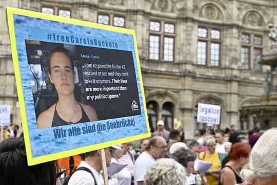 Auch in Wien wurde für die Freilassung von Carola Rackete demonstriert.