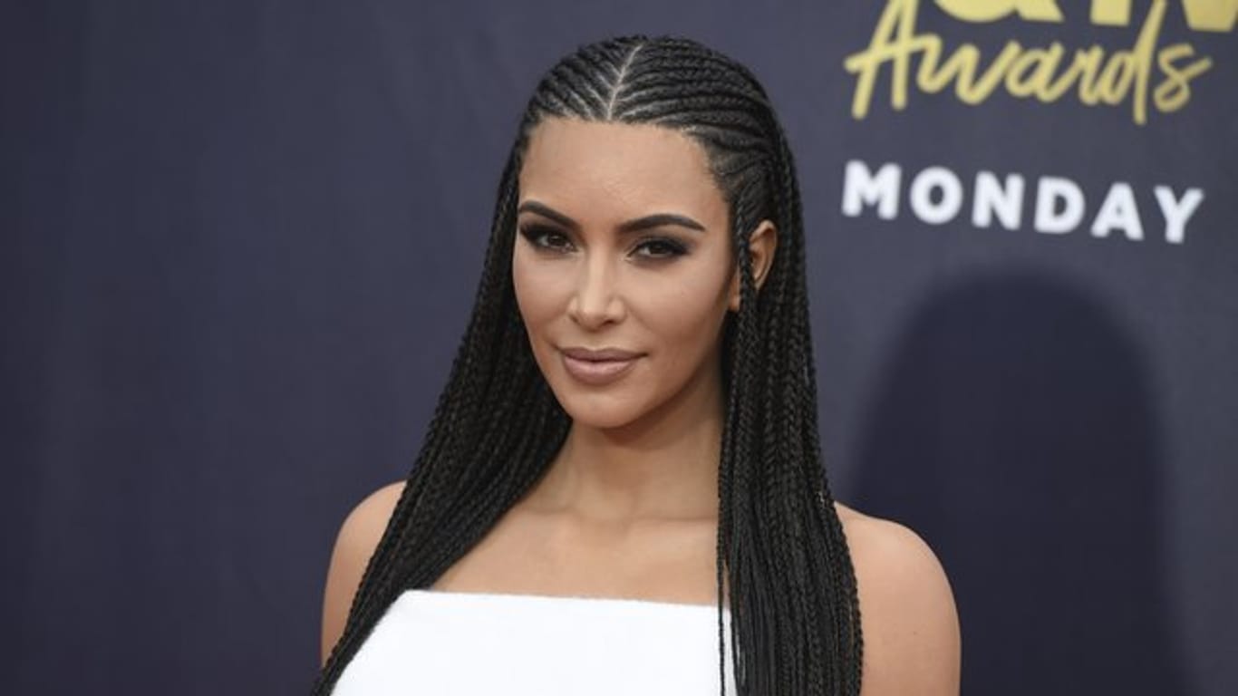 Kim Kardashian West sucht einen neuen Namen für ihre Unterwäsche-Kollektion.