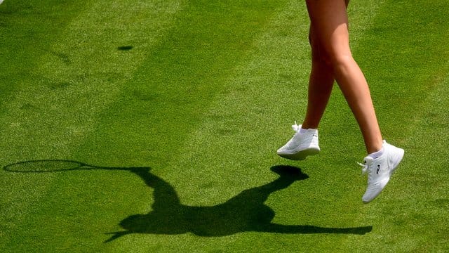 Die deutschen Tennisprofis wollen am zweiten Tag in Wimbledon ein Debakel wie zum Auftakt vermeiden.