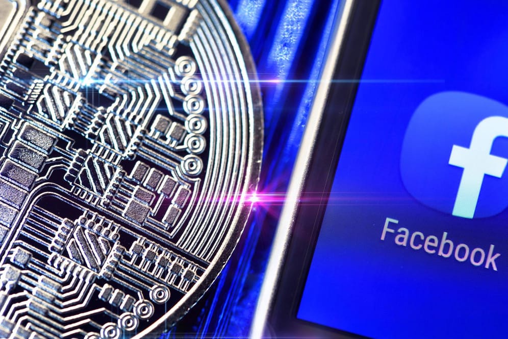 Münze und Facebook-Logo: Bis zum Jahr 2020 will der Internetkonzern gemeinsam mit weiteren Unternehmen die Währung Libra auf den Markt bringen.