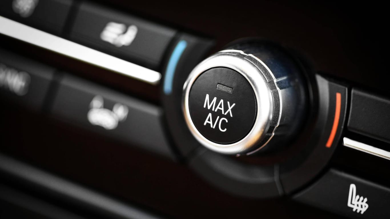 Klimaanlage im Auto: Zu kalte Temperaturen im Auto können zu Verspannungen führen.