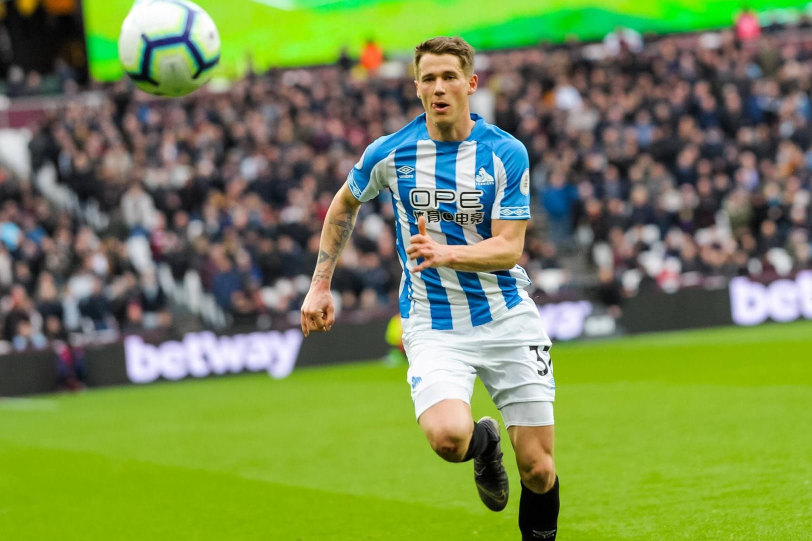 Zuletzt auf der Insel aktiv: Erik Durm lief für Huddersfield Town auf.