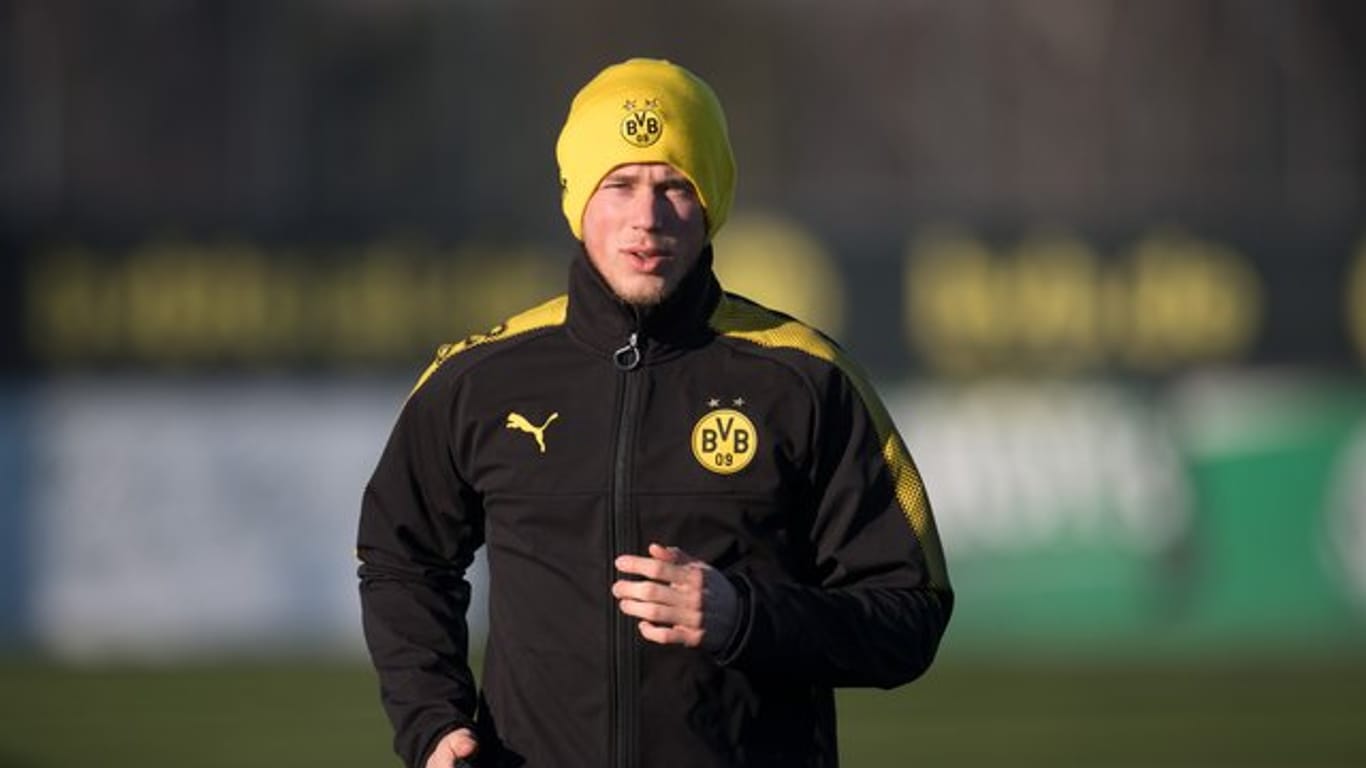 Zum Medizincheck in Frankfurt: Erik Durm 2018 beim Training in Borussia Dortmund.