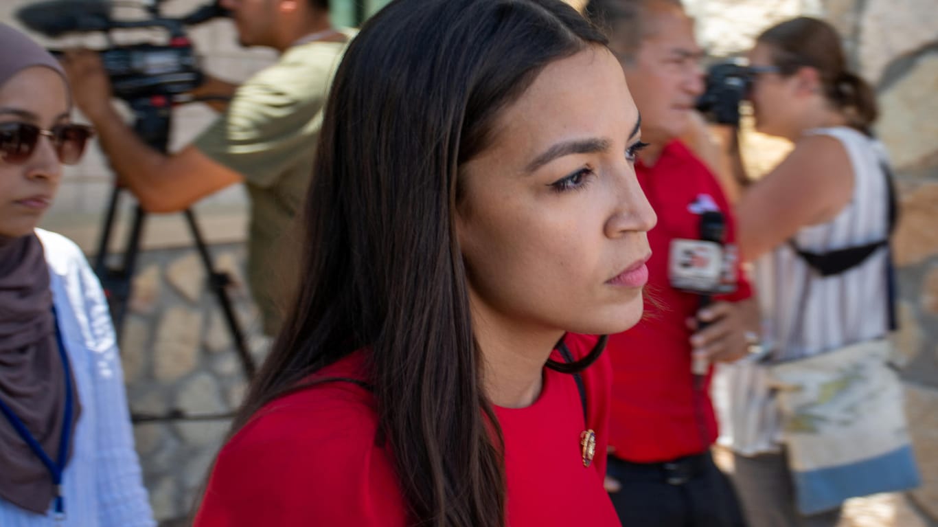 Alexandria Ocasio-Cortez verlässt die Grenzkontrollstation in El Paso: Cortez berichtete auf Twitter von ihren Erlebnissen beim Besuch der Haftanstalt.