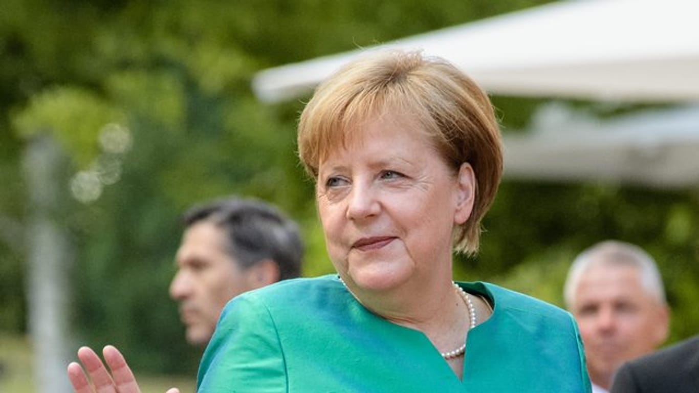 Bundeskanzlerin Angela Merkel kommt zur Premiere der Richard-Wagner-Festspiele.
