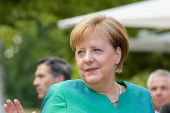 Bundeskanzlerin Angela Merkel kommt zur Premiere der Richard-Wagner-Festspiele.