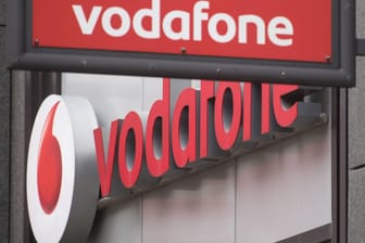 Das Vodafone-Logo: Der Konzern soll wegen unerlaubter Telefonwerbung 100.000 Euro Strafe zahlen.