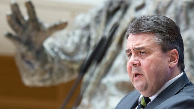 Ex-SPD-Chef Sigmar Gabriel sieht in von der Leyens EU-Kandidatur einen Grund für seine Partei, die Regierung zu verlassen.