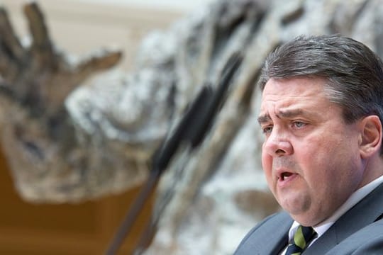 Ex-SPD-Chef Sigmar Gabriel sieht in von der Leyens EU-Kandidatur einen Grund für seine Partei, die Regierung zu verlassen.