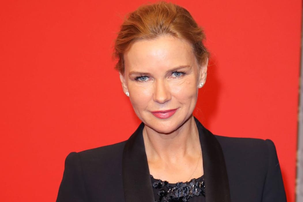 Veronica Ferres: 2001 heiratete die Schauspielerin Martin Krug. Zu dieser Zeit war sie bereits mit Tochter Lilly schwanger. Jetzt hat das TV-Gesicht zum ersten Mal ihre Tochter präsentiert.
