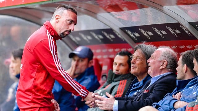 Hat noch keinen neuen Arbeitgeber aber gute Ratschläge für den FC Bayern: Franck Ribéry.