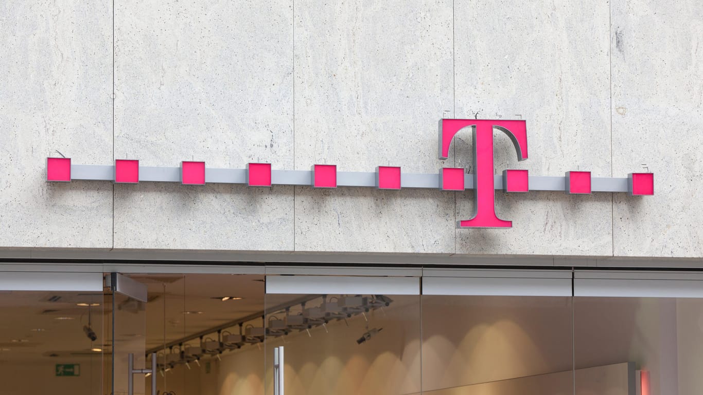 Logo der Deutschen Telekom: Mehrere Shops sollen geschlossen werden.