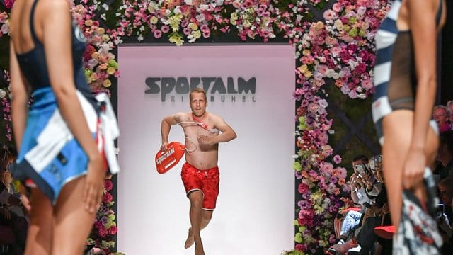 Kommt ein Comedian geflogen: Oliver Pocher bei der Sportalm-Show.