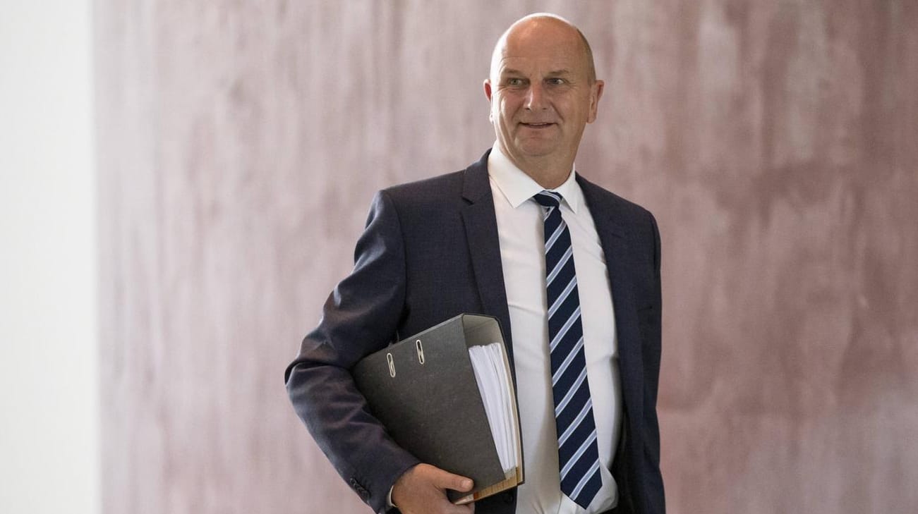 Dietmar Woidke: Die SPD des Ministerpräsidenten von Brandenburg liegt in einer Umfrage mit der AfD gleichauf. Dietmar Woidke: Die SPD des Ministerpräsidenten von Brandenburg liegt in einer Umfrage mit der AfD gleichauf.