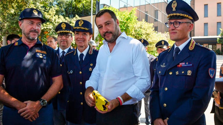 Italiens Innenminister Matteo Salvini: Die Regierung im Rom gelobt nach dem Haushaltsstreit mit der EU Besserung – und kommt damit um ein Verfahren rum.