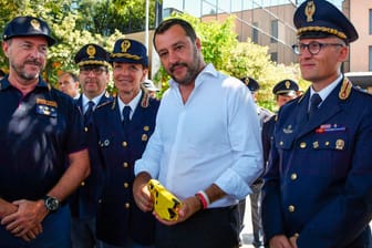 Italiens Innenminister Matteo Salvini: Die Regierung im Rom gelobt nach dem Haushaltsstreit mit der EU Besserung – und kommt damit um ein Verfahren rum.