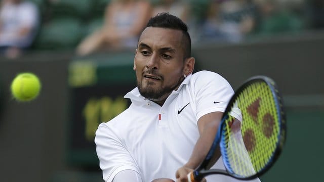 Der wohl am meisten polarisierende Tennisprofi der Gegenwart fordert in Wimbledon den Spanier Rafael Nadal: Nick Kyrgios in Aktion.