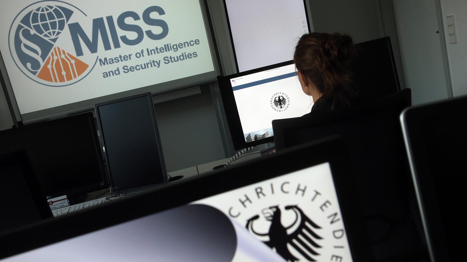 Luisa W. sitzt in der Zentrale des BND : Sie studiert im Masterstudiengang "Intelligence and Security Studies".