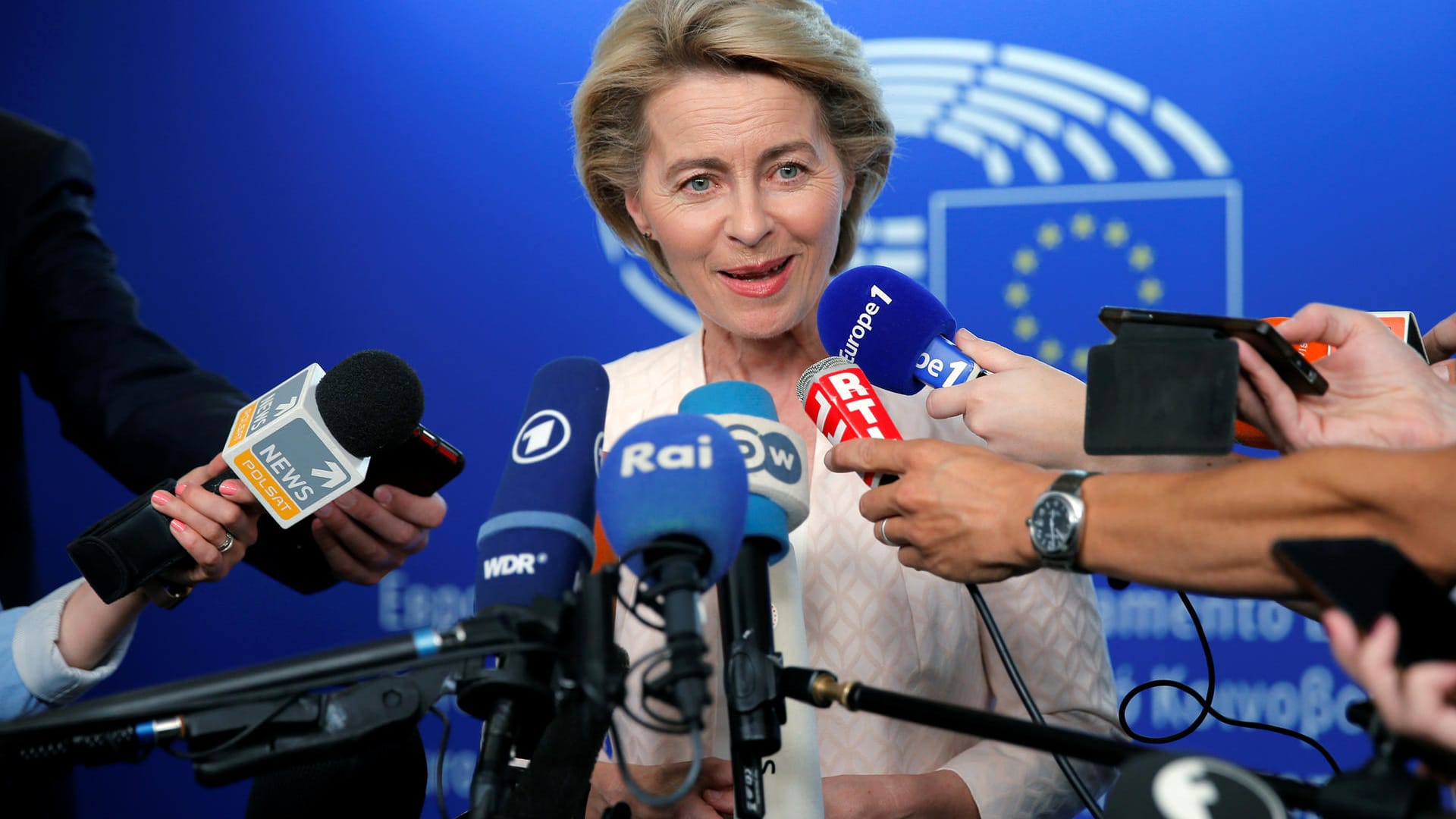 Verteidigungsministerin von der Leyen: Wird sie Kommissionschefin?