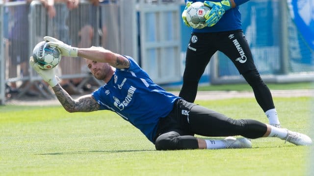 Hechtet wohl bald in England nach Bällen: Schalkes Ralf Fährmann.