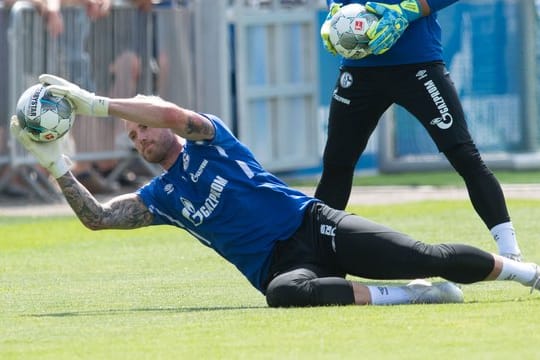 Hechtet wohl bald in England nach Bällen: Schalkes Ralf Fährmann.