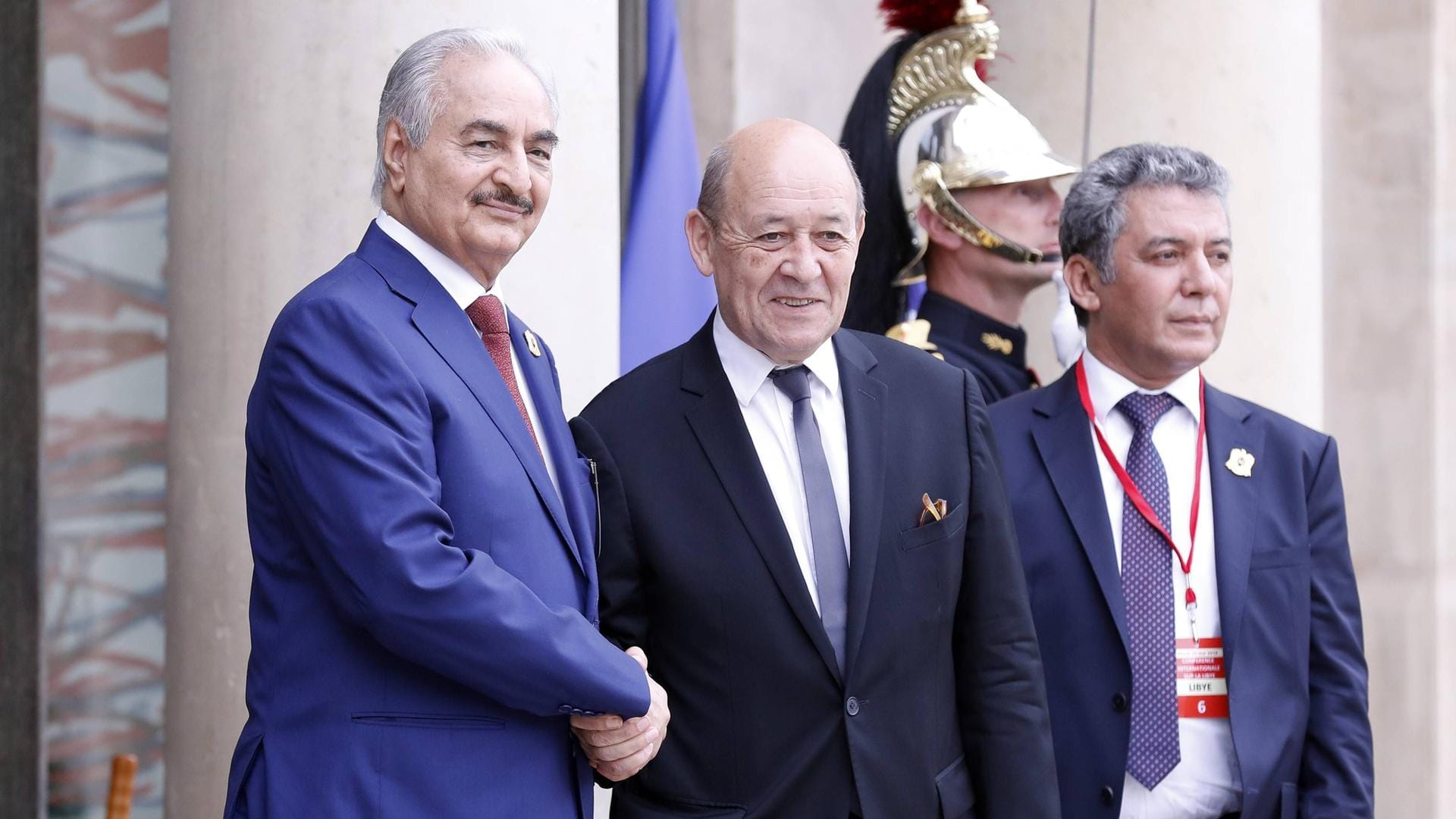 General Haftar mit dem französischen Außenminister Jean-Yves Le Drian.