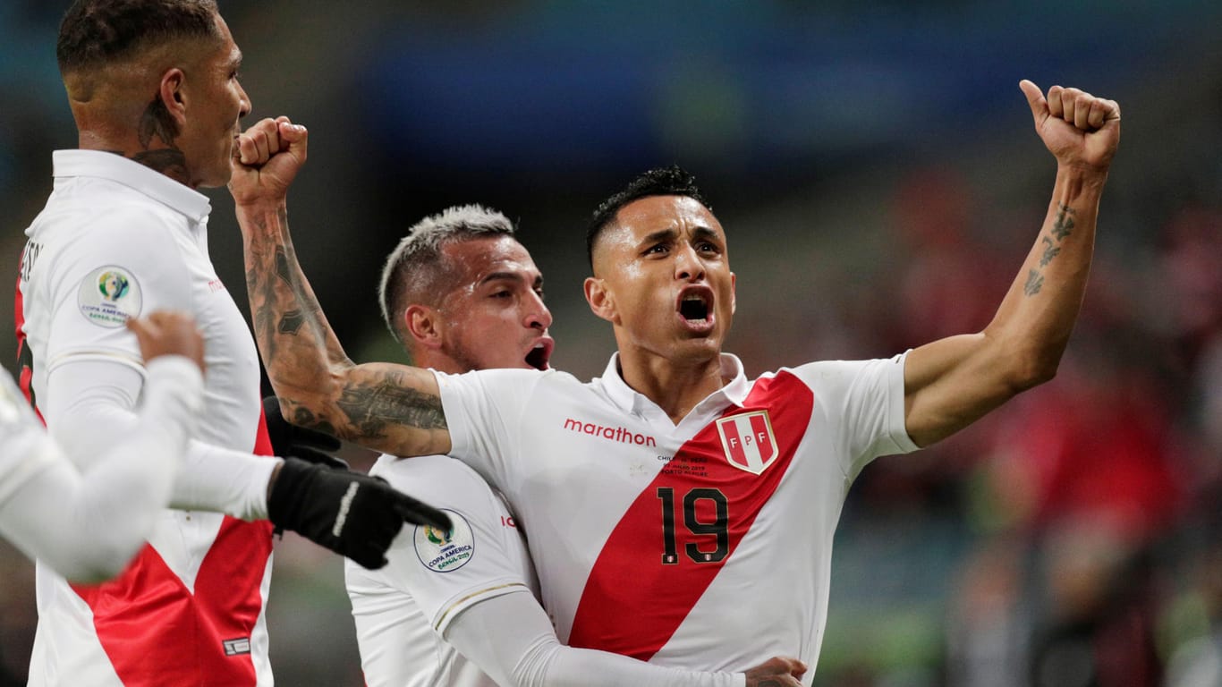 Copa América: Perus Victor Yotun feiert den Sieg seines Teams gegen Chile.