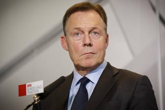 Thomas Oppermann: Der SPD-Politiker bezeichnet die Personalie Ursula von der Leyen als "eine schwere Hypothek".