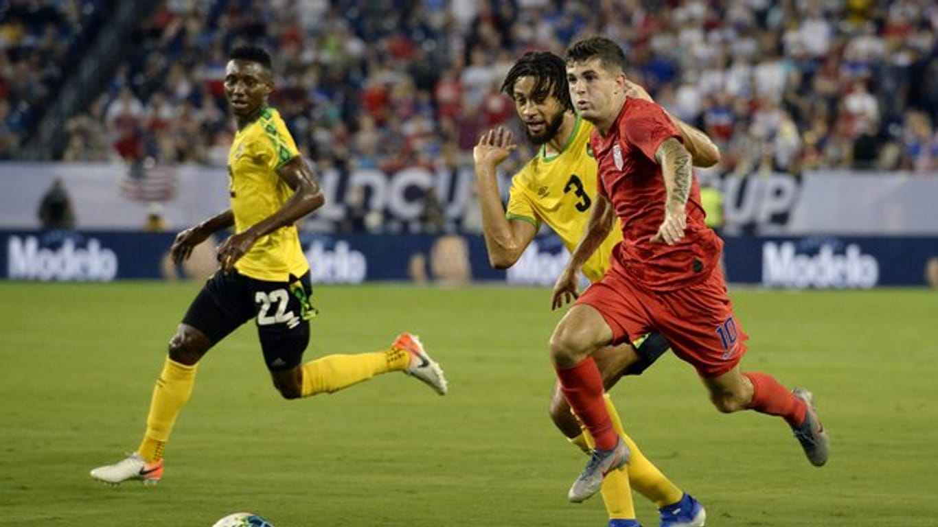 Christian Pulisic (r) schoss die USA ins Gold-Cup-Finale.