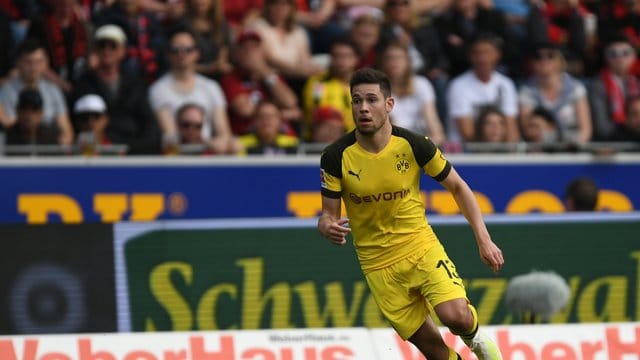 Raphael Guerreiro soll vor einem Wechsel zu PSG stehen.