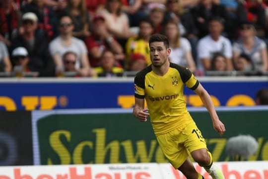 Raphael Guerreiro soll vor einem Wechsel zu PSG stehen.