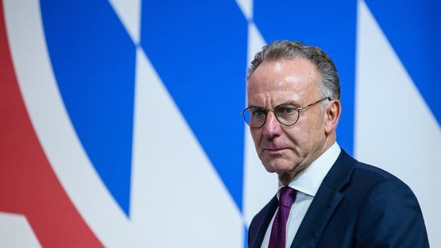 Bayern-Boss Karl-Heinz Rummenigge wies Kritik am Kaderumbau beim FC Bayern München zurück.