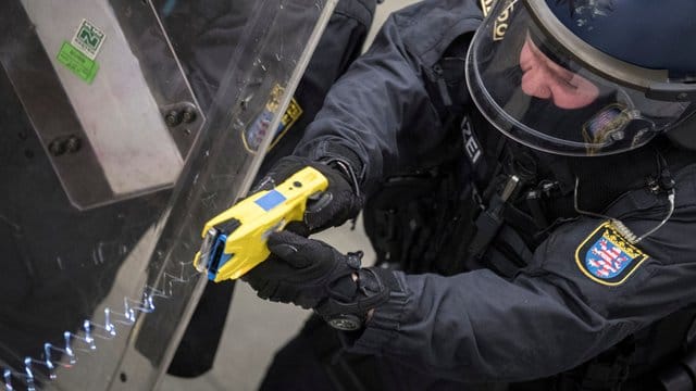 Training mit dem Taser bei der hessischen Polizei.