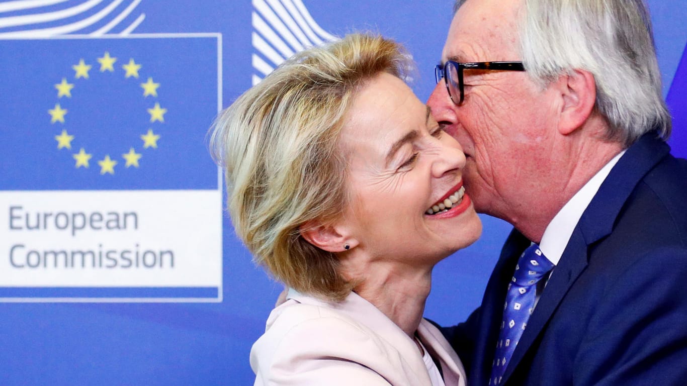 Ursula von der Leyen und Jean-Claude Juncker: Der Luxemburger herzte die Deutsche innig.
