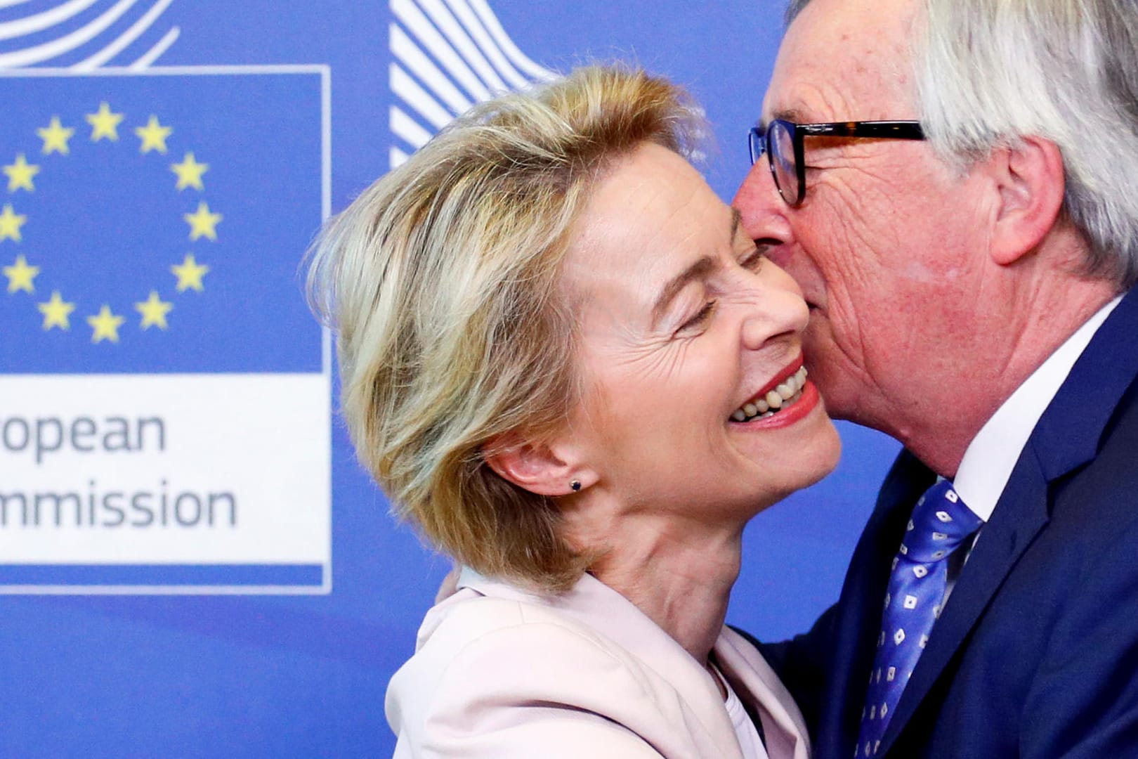 Ursula von der Leyen und Jean-Claude Juncker: Der Luxemburger herzte die Deutsche innig.