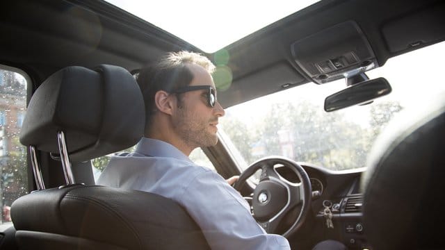 Augenschutz: Bei schönem Wetter sind Autofahrer lieber mit einer Sonnenbrille unterwegs.