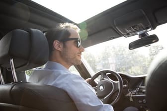 Augenschutz: Bei schönem Wetter sind Autofahrer lieber mit einer Sonnenbrille unterwegs.