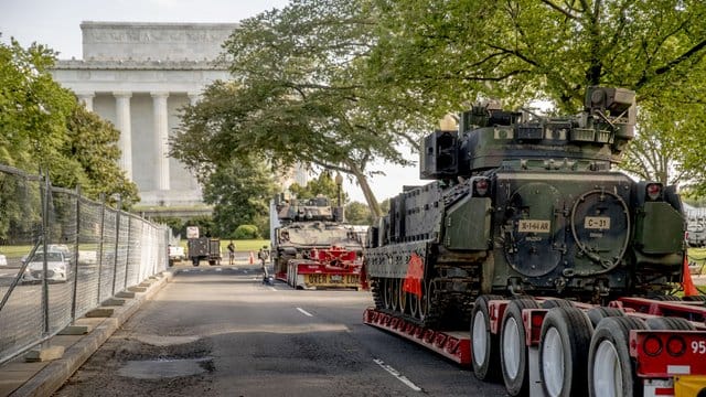 US-Präsident Trump lässt bei den Feiern zum amerikanischen Unabhängigkeitstag in Washington Panzer auffahren. US-Präsident Trump lässt bei den Feiern zum amerikanischen Unabhängigkeitstag in Washington Panzer auffahren.