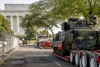 US-Präsident Trump lässt bei den Feiern zum amerikanischen Unabhängigkeitstag in Washington Panzer auffahren.
