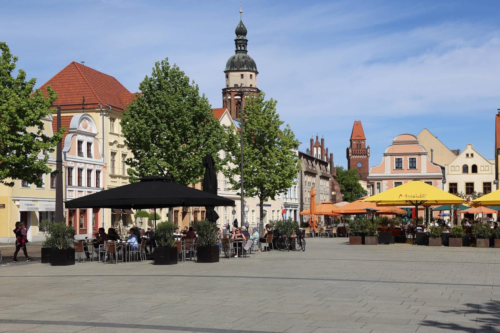 Cottbus: Zwei Verdächtige durften die nun die U-Haft verlassen – ein mutmaßlicher Mörder und ein mutmaßlicher rechtsextremer Brandstifter.