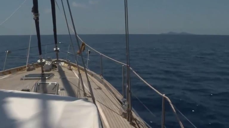 Blick von Bord des Rettungsschiffs "Alex": Die Organisation hat die Rettungszentrale darum ersucht, in Lampedusa anlanden zu dürfen.