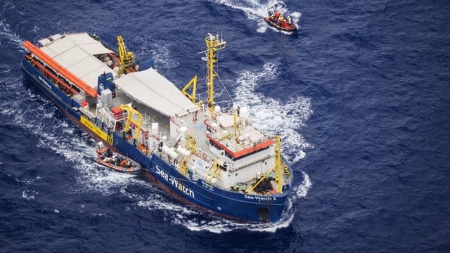 Die "Sea Watch 3" bei einer Fahrt im Mittelmeer.