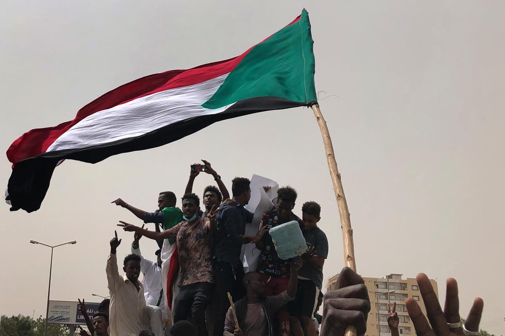 Demonstranten im Sudan: Das Militär und die Opposition haben sich verständigt.