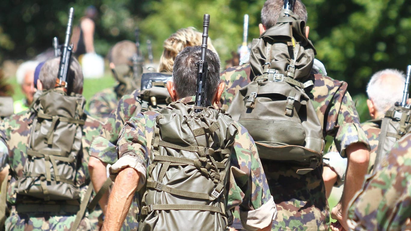 Schweizer Armee: Mehr als 40 Soldaten des Landes sind an Magen-Darm erkrankt (Symbolbild).