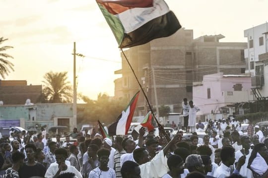 Das sudanesische Volk feierte nach Bekanntwerden des zustande gekommenen Abkommens in den Straßen von Khartum.