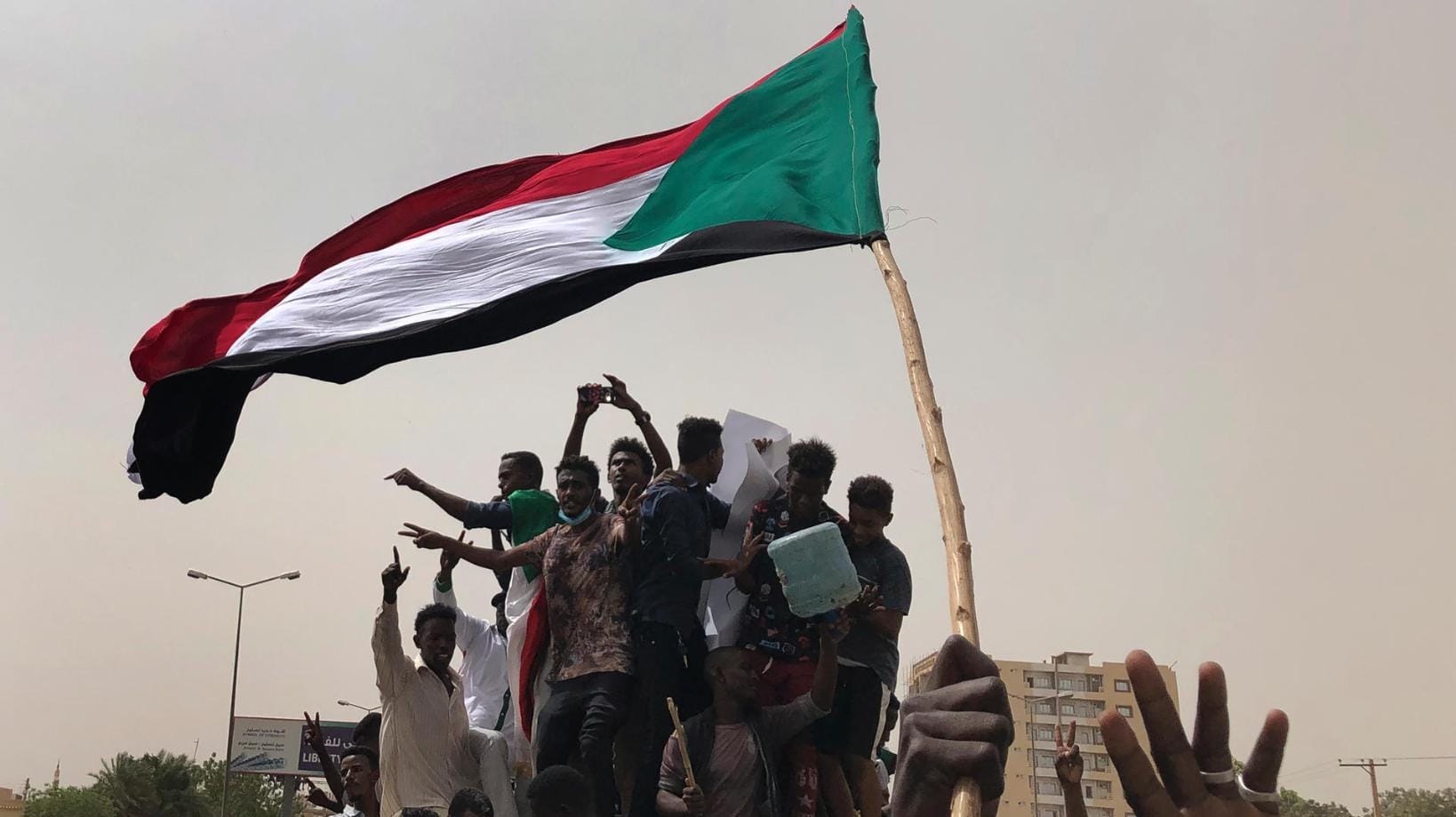 Demonstranten im Sudan: Ziel des Putsches sei es gewesen, die Einigung zwischen der Militärführung und der Opposition über die Bildung einer Übergangsregierung zu blockieren.