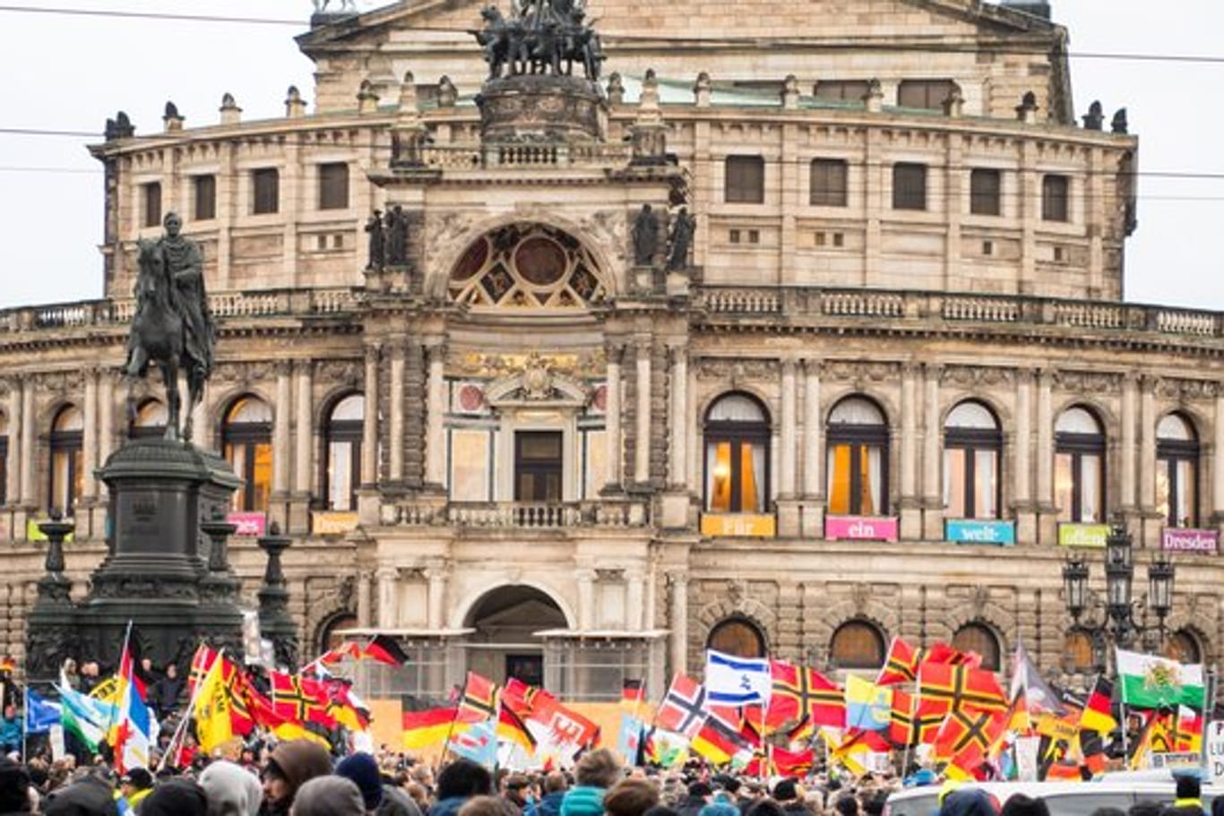 Eine Kundgebung des Pegida-Bündnisses in Dresden.