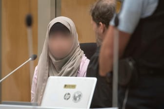 Stuttgart: Wegen Mitgliedschaft in der Terrororganisation "Islamischer Staat" ist eine Deutsche verurteilt worden.