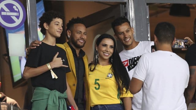 Brasiliens Fußballstar Neymar (2.